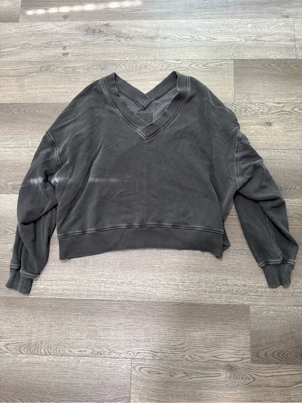 Aerie Washed Black V-Neck Women's Cropped Sweater
